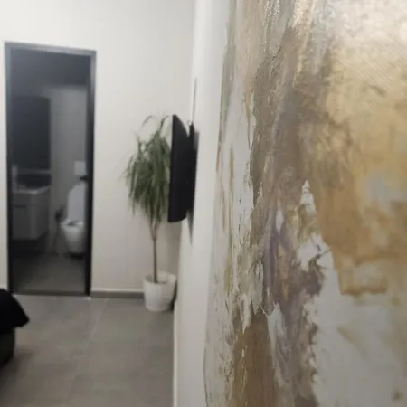 Aparthotel Contact *